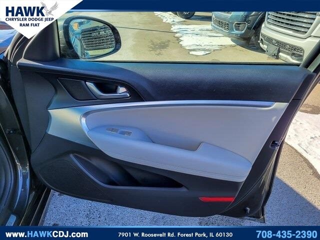 2023 GENESIS G70 - Image 32