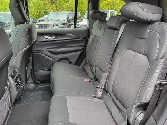 2025 JEEP GRAND CHEROKEE - Image 12