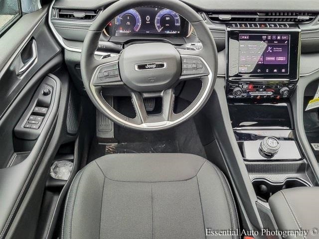 2025 JEEP GRAND CHEROKEE - Image 12