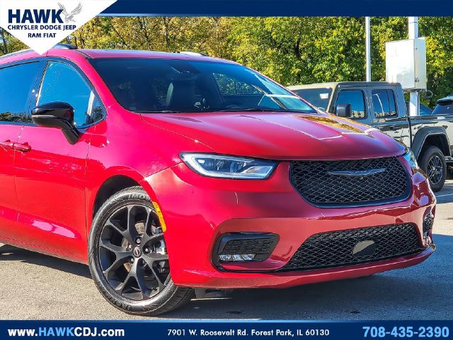 Used 2025 Chrysler Pacifica Limited Minivan/Van