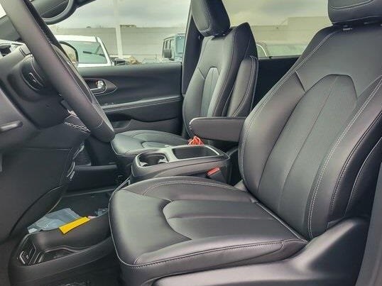 2026 CHRYSLER PACIFICA - Image 9