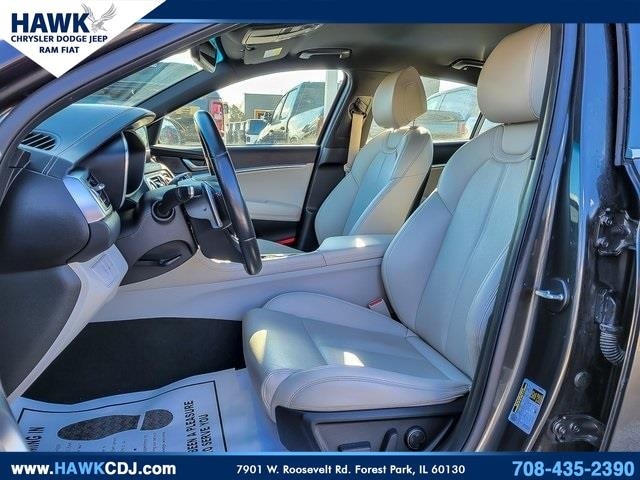 2023 GENESIS G70 - Image 8