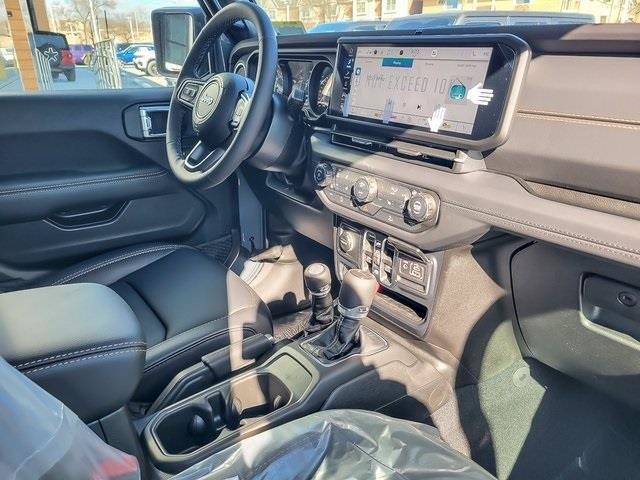 2026 JEEP GLADIATOR - Image 18