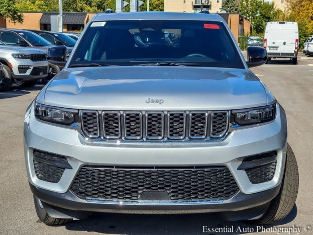 New 2025 Jeep Grand Cherokee Laredo Sport Utility