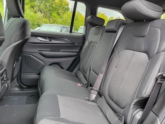 2025 JEEP GRAND CHEROKEE - Image 11