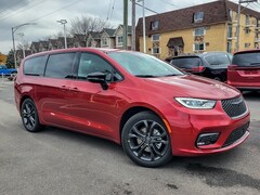 2026 Chrysler Pacifica Select Passenger Van