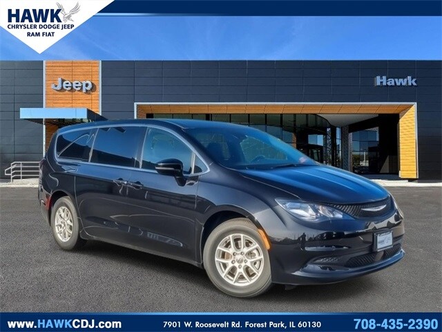 2025 Chrysler Voyager LX's photo