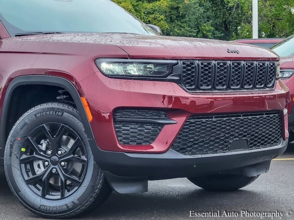 New 2025 Jeep Grand Cherokee Laredo Sport Utility