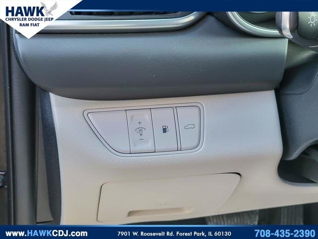 2023 GENESIS G70 - Image 15