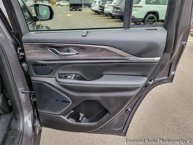 2024 JEEP GRAND CHEROKEE - Image 33