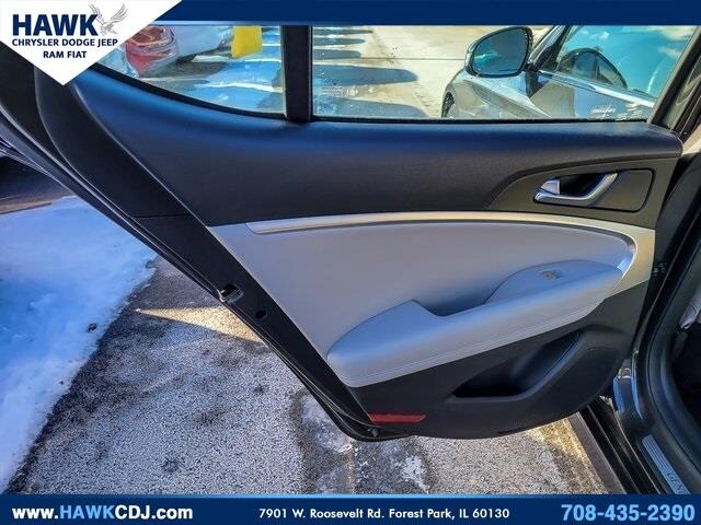 2023 GENESIS G70 - Image 27