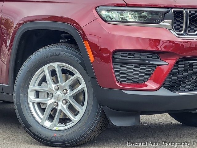 2025 Jeep Grand Cherokee Laredo X photo 3