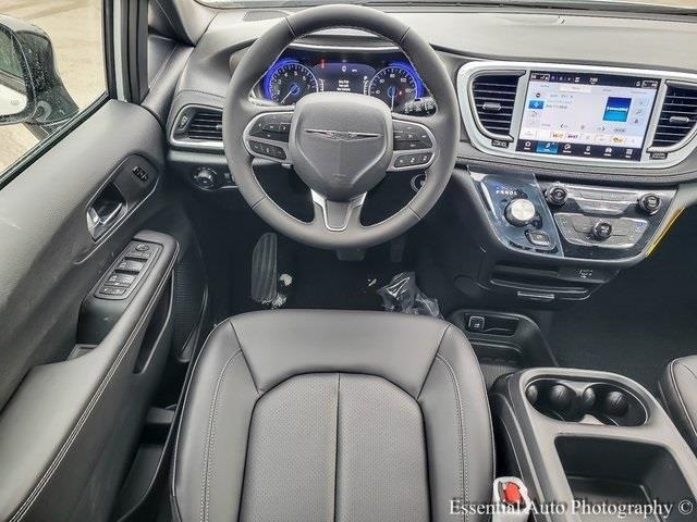 2026 CHRYSLER PACIFICA - Image 12