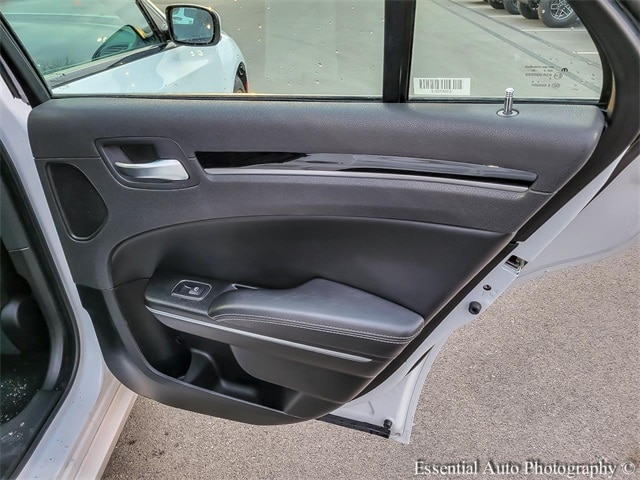 2023 CHRYSLER 300 - Image 28