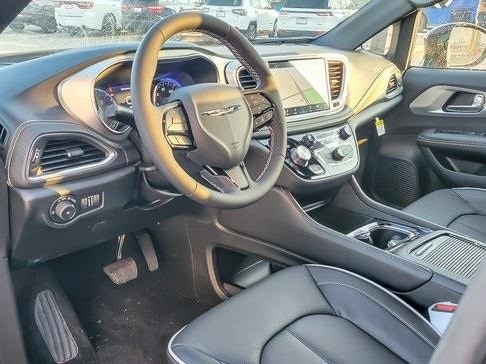 2026 CHRYSLER PACIFICA - Image 10