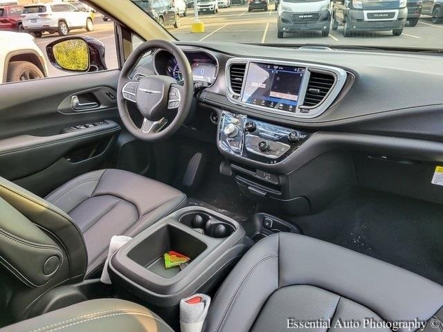 2026 CHRYSLER PACIFICA - Image 24