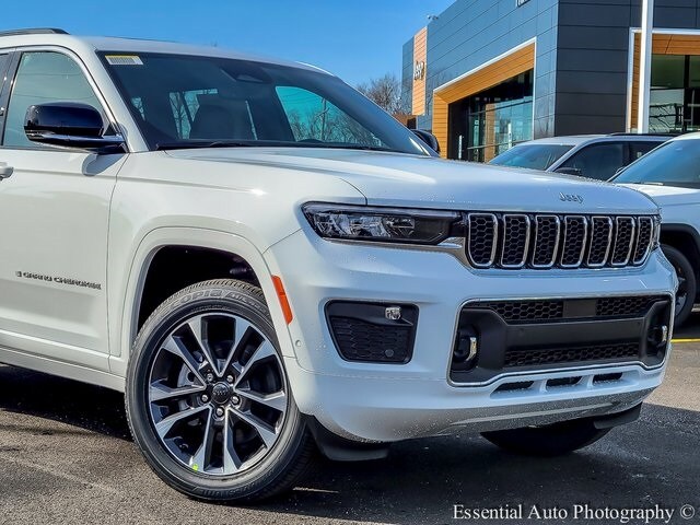 2025 Jeep Grand Cherokee Overland photo 2