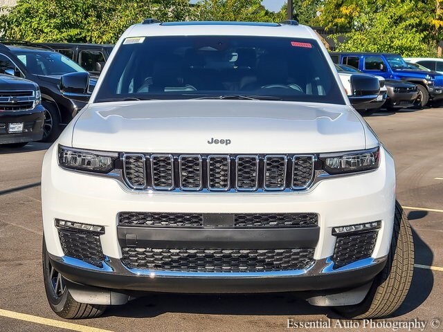 2025 Jeep Grand Cherokee Limited photo 3