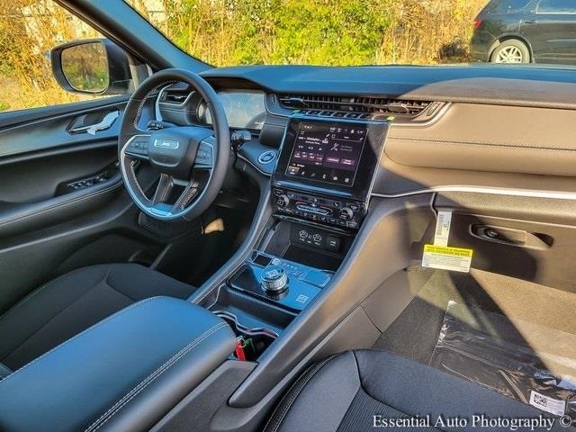 2025 JEEP GRAND CHEROKEE - Image 24