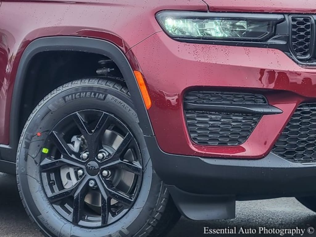 New 2025 Jeep Grand Cherokee Laredo Sport Utility