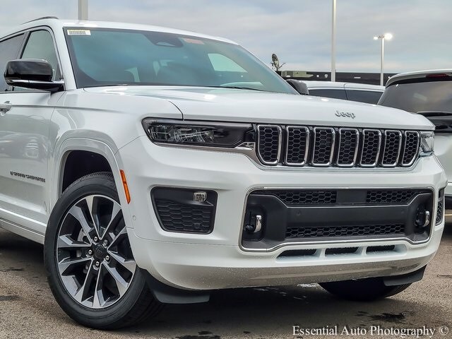 2025 Jeep Grand Cherokee Overland photo 2