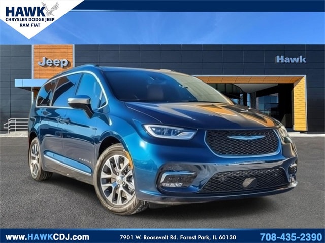 2025 CHRYSLER PACIFICA - Image 1