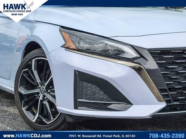 2023 Nissan Altima 2.5 SR photo 3
