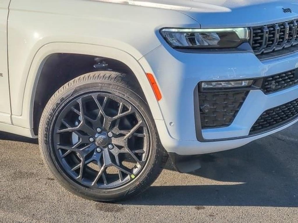 New 2026 Jeep Grand Cherokee L Summit Sport Utility