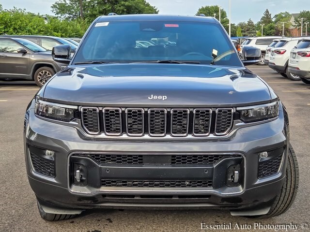 2025 Jeep Grand Cherokee Overland photo 4