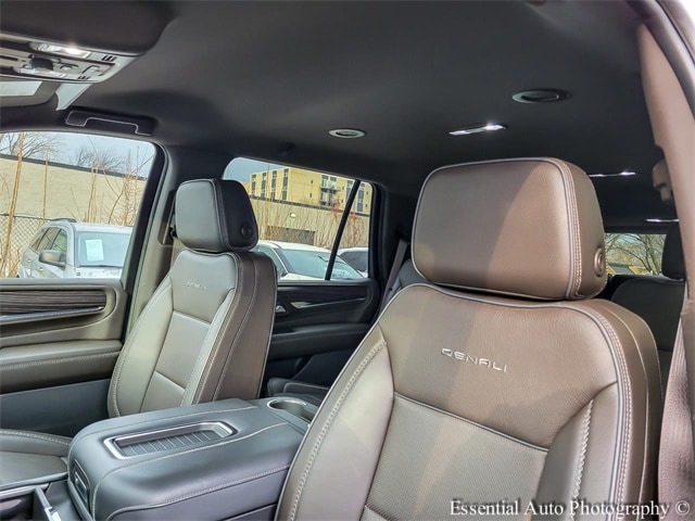 2023 GMC YUKON - Image 10