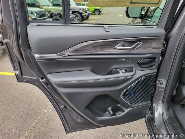 2024 JEEP GRAND CHEROKEE - Image 28