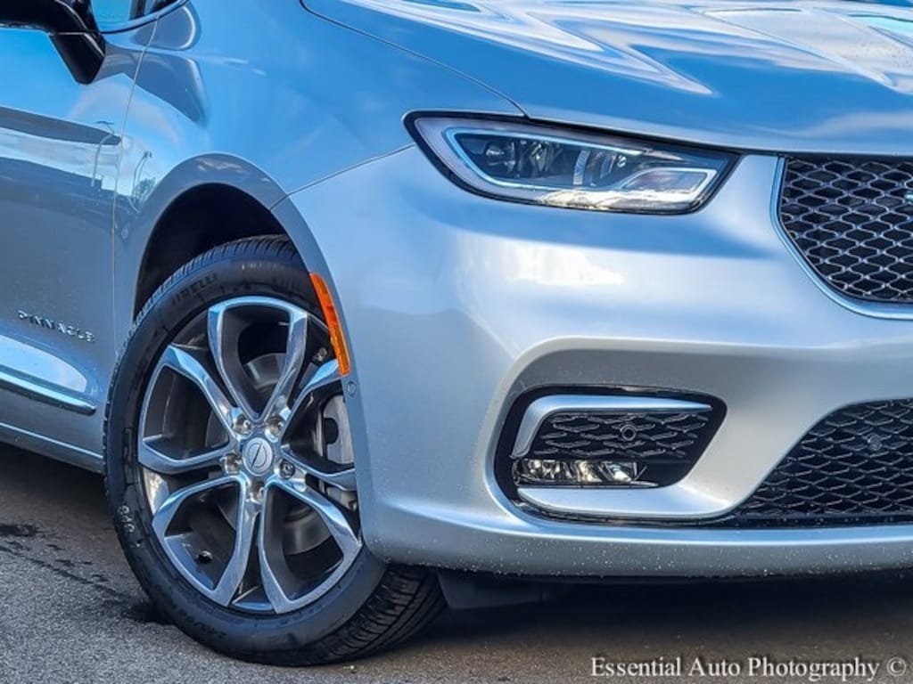New 2026 Chrysler Pacifica Pinnacle Passenger Van