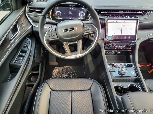 2025 JEEP GRAND CHEROKEE - Image 13