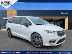 2026 Chrysler Pacifica Select Passenger Van