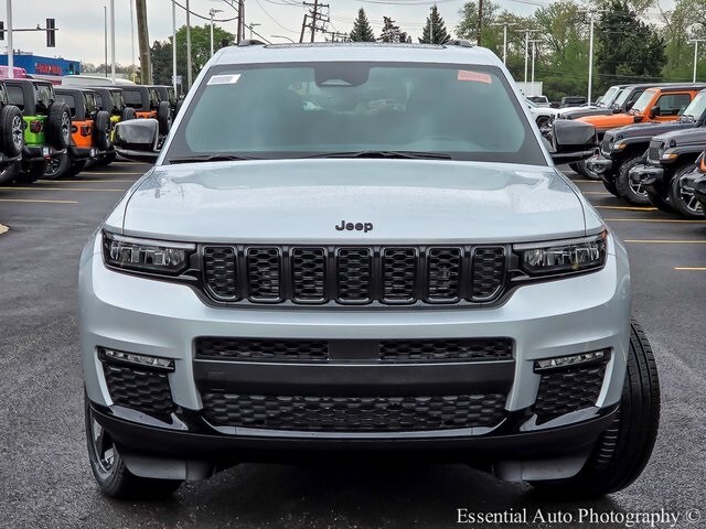 2025 Jeep Grand Cherokee L photo 4