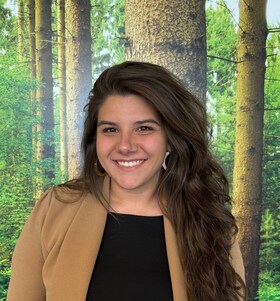 Staff member Nikki Dilollo from ID_31834ffa9718
