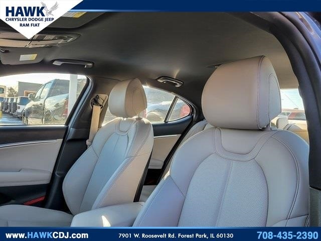 2023 GENESIS G70 - Image 10