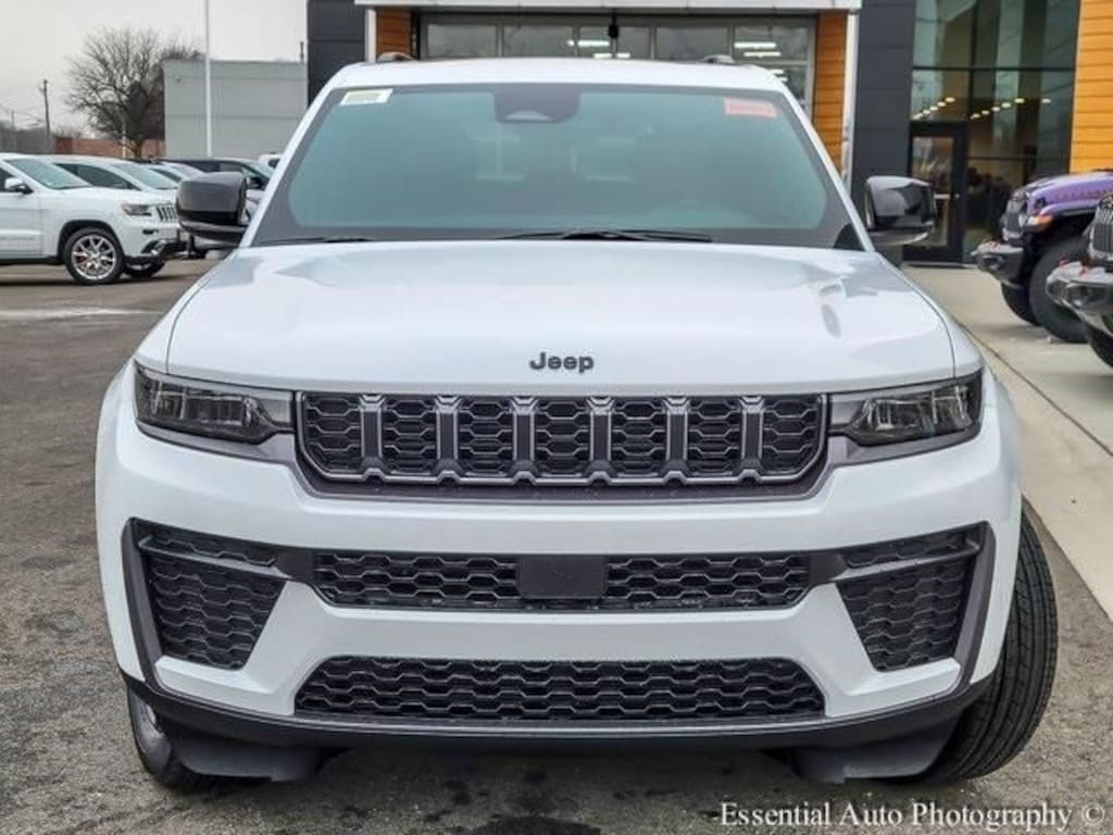 New 2026 Jeep Grand Cherokee Laredo Sport Utility