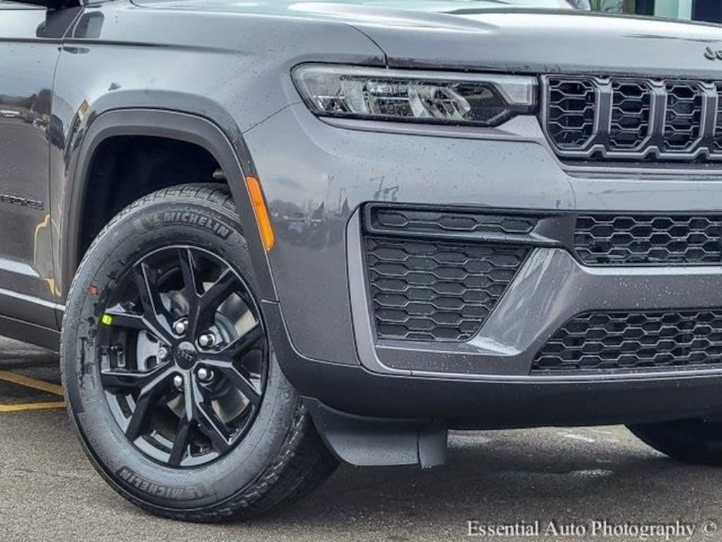 New 2026 Jeep Grand Cherokee Laredo Sport Utility