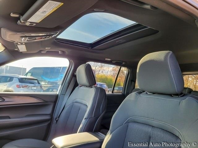 2025 JEEP GRAND CHEROKEE - Image 11