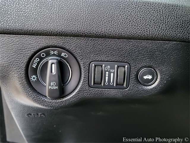 2023 CHRYSLER 300 - Image 22