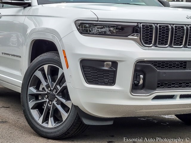 2025 Jeep Grand Cherokee Overland photo 3