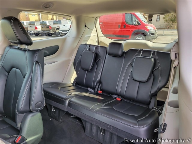 2024 CHRYSLER PACIFICA - Image 12