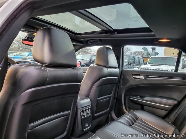 2023 CHRYSLER 300 - Image 12