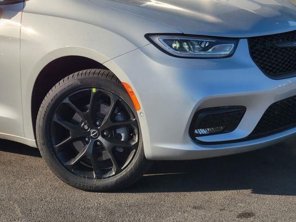 New 2026 Chrysler Pacifica Select Passenger Van