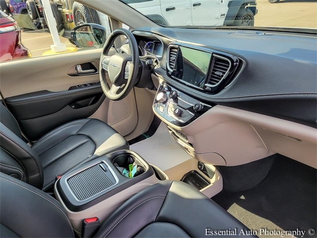 2024 CHRYSLER PACIFICA - Image 33