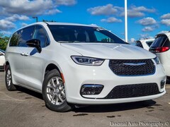 2026 Chrysler Pacifica Select Passenger Van