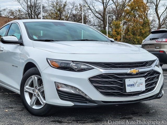 2024 Chevrolet Malibu 1LT photo 2