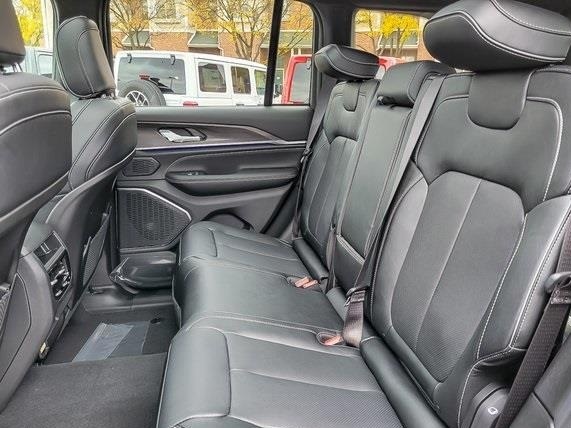 2025 JEEP GRAND CHEROKEE - Image 11