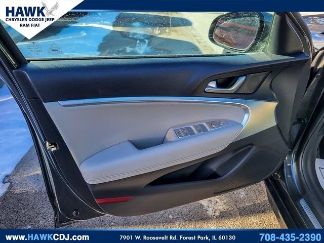 2023 GENESIS G70 - Image 26